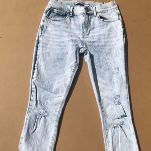 NWOT EXPRESS SIZE 4 DESTROYED JEGGINGS LIGHT WASH